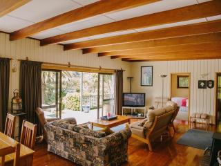 Lanza Retreat - Penzance Bay, Tennyson Inlet Home - - 6