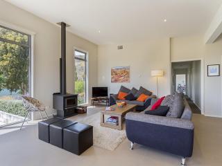 Sunhaven Lakeside - Cromwell Holiday Home - 1