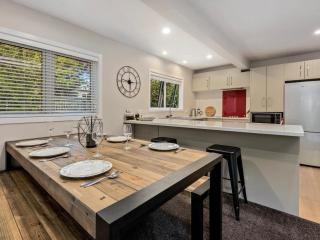 The Hillvue with Spa - Arrowtown Holiday Home - 3