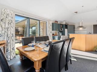 Mount Iron Magic - Wanaka Holiday Home - Wanaka - 4
