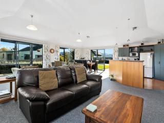 Mount Iron Magic - Wanaka Holiday Home - Wanaka - 2