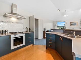 Mount Iron Magic - Wanaka Holiday Home - Wanaka - 1