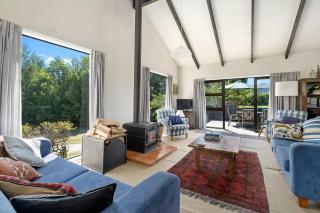 Southern Serenity - Wanaka Holiday Home - 8