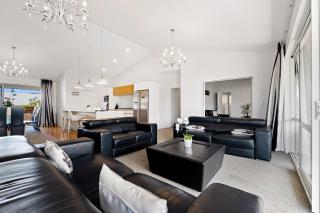 Lakeside Luxury - Wanaka Holiday Home - Wanaka - 9