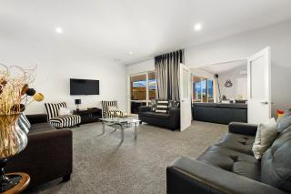 Lakeside Luxury - Wanaka Holiday Home - Wanaka - 8