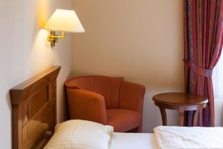 Hotel Garni Schlossgarten - Neustrelitz - 8