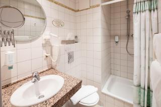 Hotel Garni Schlossgarten - Neustrelitz - 9