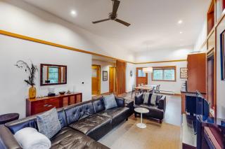 Modern Coastal Retreat - 9