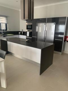 WATERFRONT HOUSE 3 BEDROOM - 1