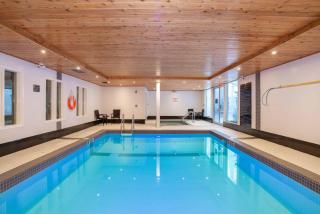 Sandman Hotel & Suites Calgary South - Calgary - 3