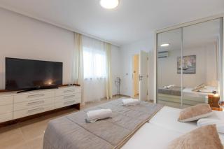 Tarari Luxury Apartment - 7