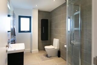 Custom House Apartments - 8