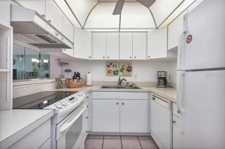 Siesta Key Escape Ground Floor Steps to Heated Pool and Free Trolley - Siesta Key - 8