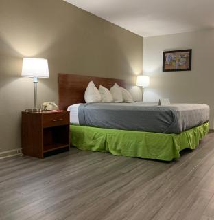 Econo Lodge Troy - 3