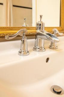 Washington Square Inn - 8