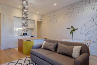 BOUTIQUE Rentals- Art & Charm Apt w/ balcony & garage - 1