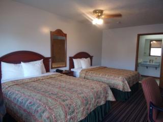 Huggy Bear Motel - Warren - 4