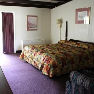 Hometown Inn Staunton - 5