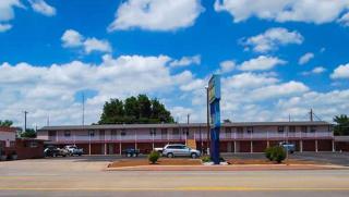 American Inn & Suites Childress - 9