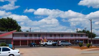 American Inn & Suites Childress - 8