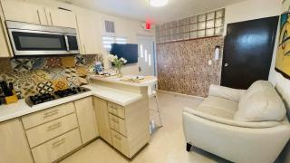 Compact Haven with Private Entrance and FREE Parking and Laundry - Ponce - 1