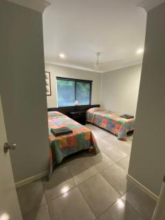 Cooktown Harbour View Luxury Apartments - Cooktown - 3