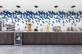 La Quinta by Wyndham Tampa Central - 4