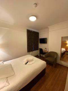 Buckingham Hotel - High Wycombe - 4