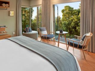 The Cliffside Boutique Getaway - 8