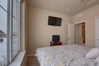 Large Brand-New Home Close to Lake & Mountains - Monument - 9