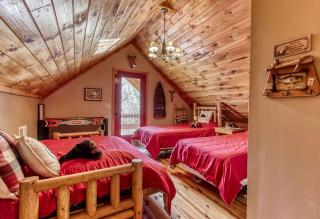 Santas Lakehouse, Arcade Game, Hot Tub, 685 FREE tickets each paid day!!! - 1