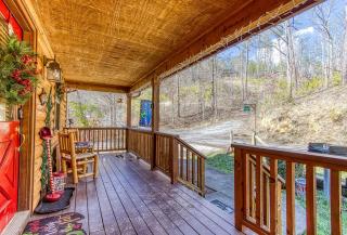 Santas Lakehouse, Arcade Game, Hot Tub, 1089 FREE tickets each paid day, Dollywood and More - Sevierville - 1