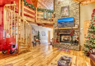 Santas Lakehouse, Arcade Game, Hot Tub, 1089 FREE tickets each paid day, Dollywood and More - Sevierville - 0
