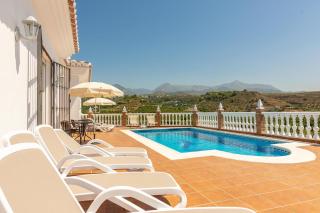 VILLA ANDALUCÍA: cerca de todo, intimidad y espacio - Nerja - 9