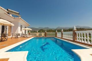 VILLA ANDALUCÍA: cerca de todo, intimidad y espacio - Nerja - 4