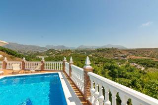 VILLA ANDALUCÍA: cerca de todo, intimidad y espacio - Nerja - 3