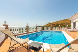 VILLA ANDALUCÍA: cerca de todo, intimidad y espacio - Nerja - 1