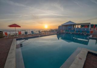 Coconut Palms Beach Resort II a Ramada by Wyndham - New Smyrna Beach - 2