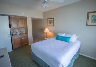 Coconut Palms Beach Resort II a Ramada by Wyndham - New Smyrna Beach - 4