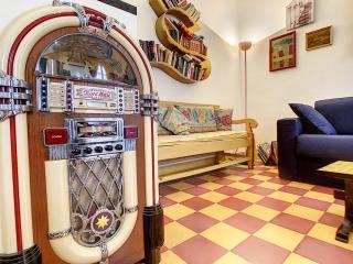 Nestor&Jeeves - SIXTIES - Central - Very close sea - Retro - Niza - 4