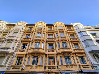 Nestor&Jeeves - SIXTIES - Central - Very close sea - Retro - Niza - 8