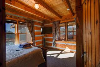 Stunning Cabin: 7 Acres, 360 Views, 20min to Park! - 1