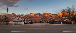 Mt Williamson Motel and Basecamp - Independence - 0
