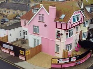 BARBIE HOUSE ,OPPOSITE The BEACH & PAIGNTON PIER , 2 Bedroom APARTMENT with Private Car space & Garden , Free Access next Door to the Stunning BALLET & MAKE UP SCHOOL & a Beautiful LADYS BEAUTY SALON - Paignton - 6