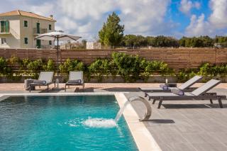 Artemon New Luxury Villa - 1