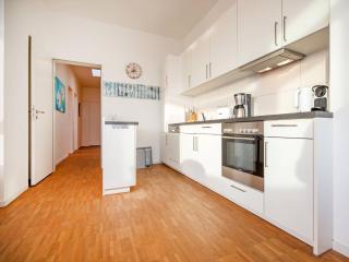 Strandvillen Binz - Ferienwohnung mit 2 Schlafzimmern, Terrasse und Balkon DR-434 - Binz - 1