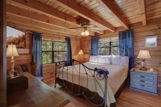 Stairway · Stunning Cabin in the Stars- 100mile views! - Sevierville - 7