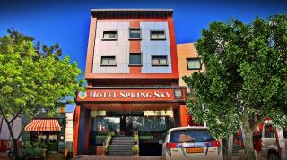 Spring Sky Mughalsarai By ShriGo Hotels - Mughal Sarāi - 0