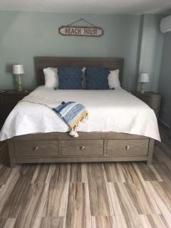 Beautiful remodeled condominiun with an impecable view to the beach and city avenues walk distance to the beach - San Juan - 9