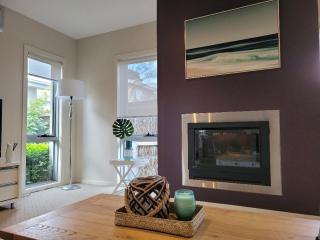 Redwood Delight - Cowes - 1